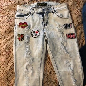 White wash graphic jeans
